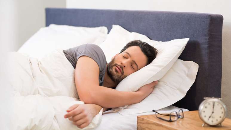 Sleeping makes you lose weight!  Find out how many hours it takes to get results