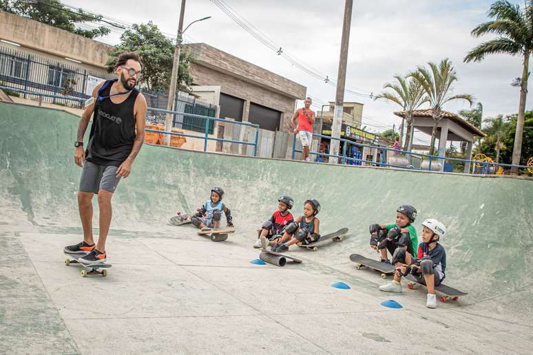 Itaguaí oferece aulas gratuitas de skate para crianças de 5 a 15 anos