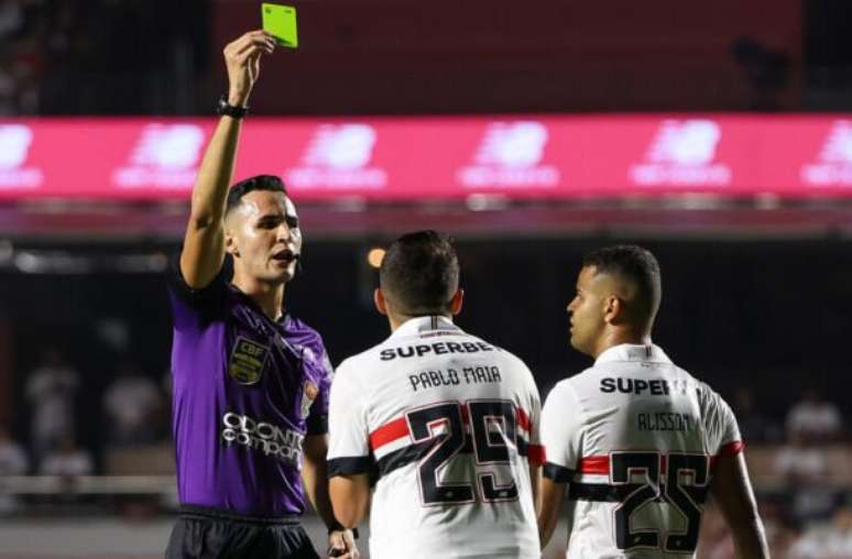 Foto; Fabio Menotti/Palmeiras - Legenda: Mateus Candançan deu pênalti apoiado por árbitra do VAR