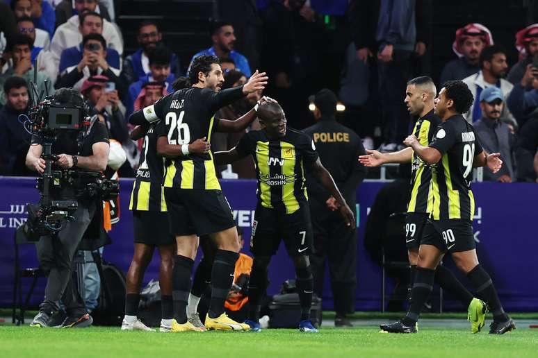 Al-Hilal vence Al-Ittihad pelas quartas da Champions da Ásia e busca recorde (Photo by Yasser Bakhsh/Getty Images)