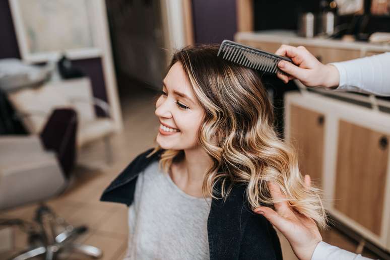 Invista em tratamentos para deixar o cabelo forte 