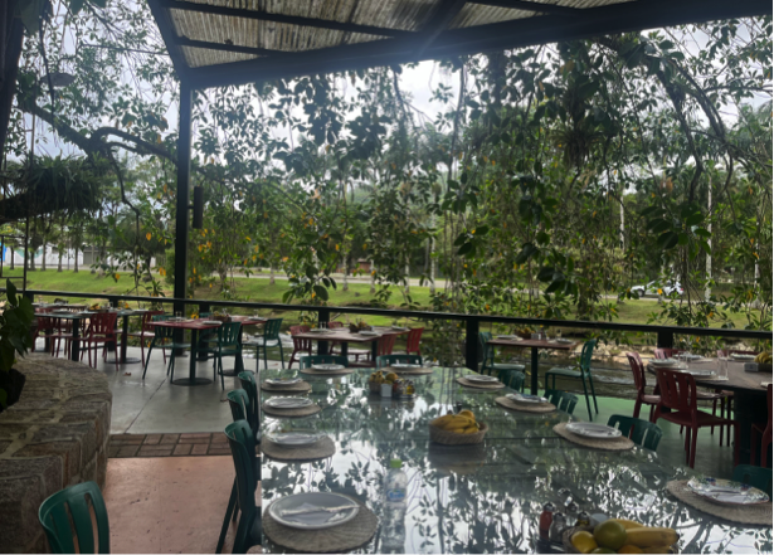 O arejado sal&atilde;o do Emp&oacute;rio do Largo