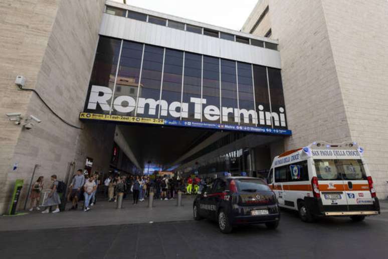 Entrada da estação Roma Termini, de trens e metrô