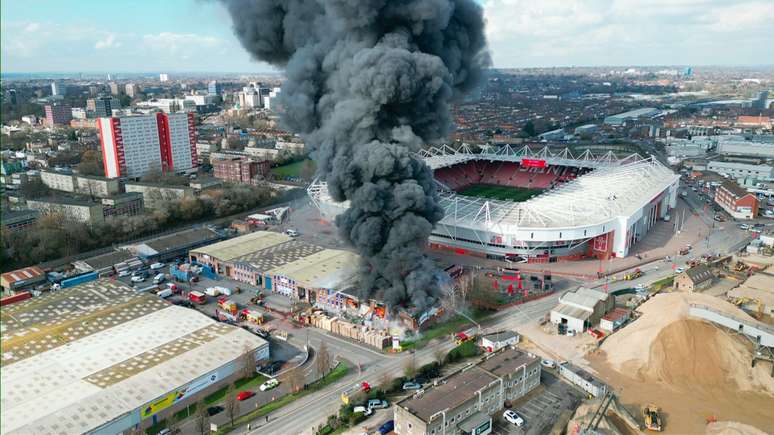 Imagem área dos areadores do Estádio St Mary's em Southampton. 