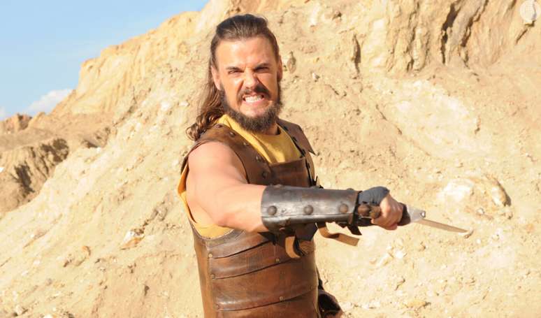 Remember?  In The Promised Land Daniel Erthal experienced an unusual situation;  the actor who went viral as a street vendor had a partner “swap”.