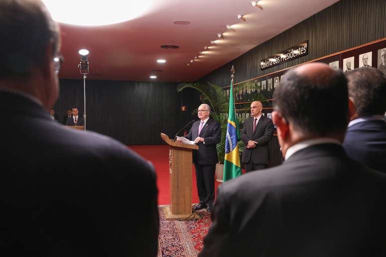 Aposição da foto do ministro Edson Fachin na galeria de presidentes do TSE