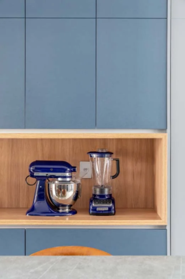 5. Você pode combinar tons de azul não só na cozinha, mas em qualquer ambiente – Projeto: Sabrina Salles | Foto: Julia Herman