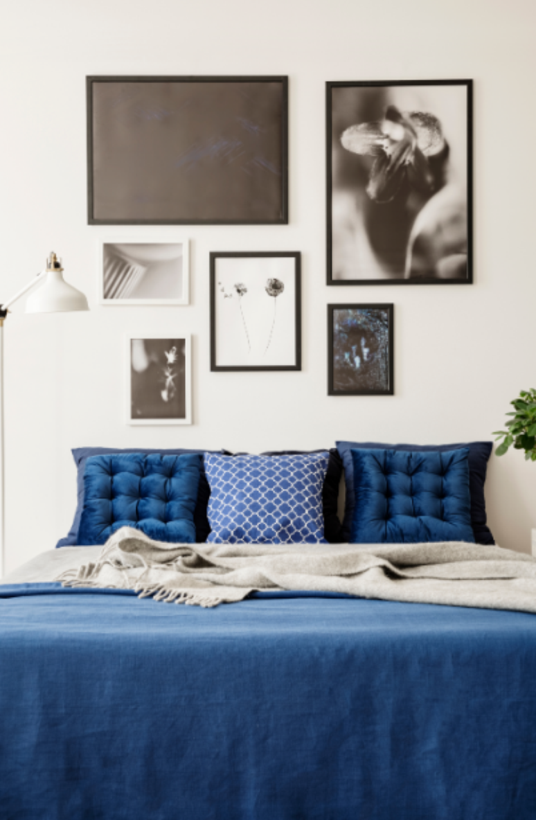 17. Azul-marinho, preto e branco para uma decoração clássica e sem erro – Foto: Shutterstock