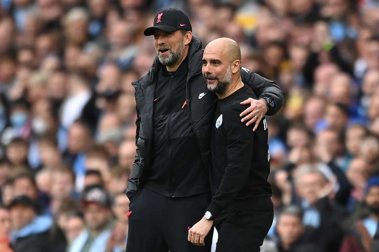 Klopp e Guardiola em um Manchester City x Liverpool 