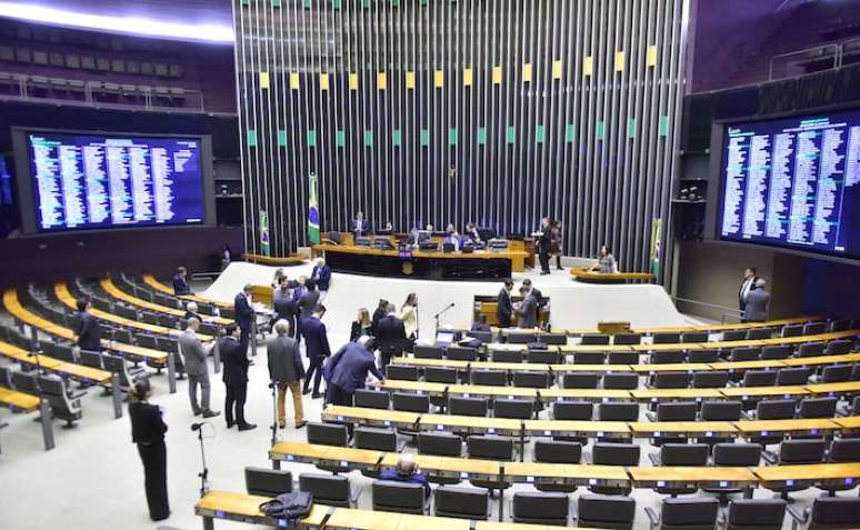 Câmara já gastou mais de R$ 2,8 milhões com deputados presos desde 2013