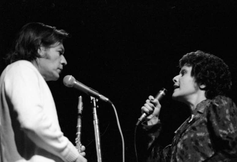 Elis Regina e Tom Jobim em show em 1974.