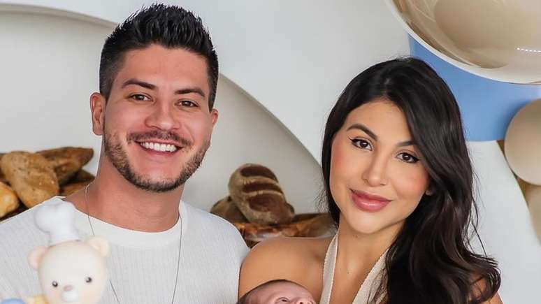 Arthur Aguiar celebrates his son’s first month of life with a “bakery” theme.
