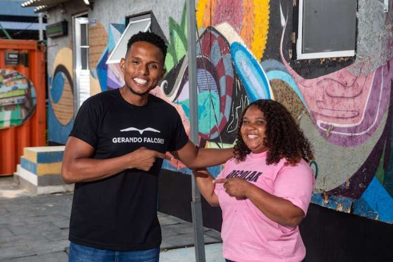 Retrato da Carliene da Silva Ferreira, de 33 anos, moradora e l&iacute;der social da Favela dos Sonhos e do Bruno Desid&eacute;rio, l&iacute;der social da ONG Gerando Falc&otilde;es.