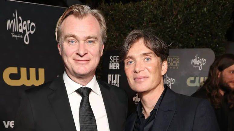 O épico nuclear de 3h de Christopher Nolan, Oppenheimer, estrelado por Cillian Murphy (à direita), pode dominar o Oscar neste fim de semana