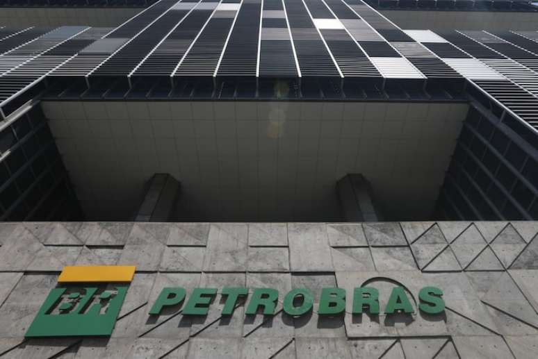 Petrobras planeja investir para aumentar capacidade de refino no Brasil e, seguindo petroleiras estrangeiras, também em energias renováveis