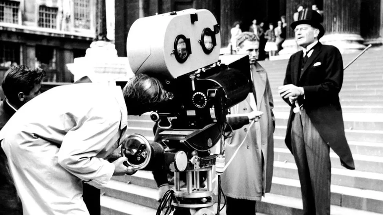 O diretor britânico David Lean filmando Lawrence da Arábia em 1962