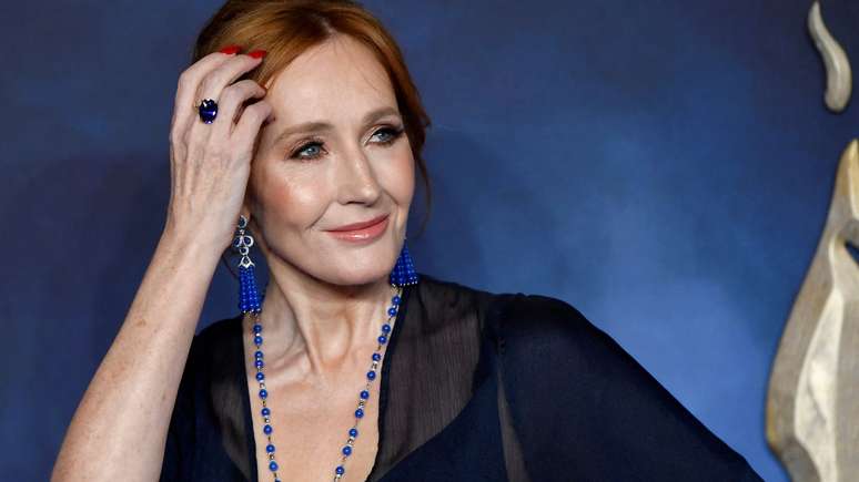 J.K. Rowling negou as acusações, afirmando que não é crime ter opiniões críticas ao tema de gênero