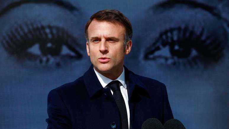 "Hoje não é o fim da história, mas o início de uma luta", disse Macron na cerimônia, que coincidiu com o Dia Internacional da Mulher