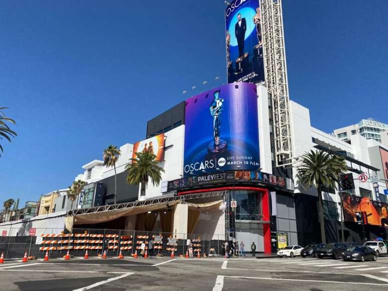 Hollywood Boulevard, a avenida do teatro Dolby, fechada para tr&acirc;nsito.