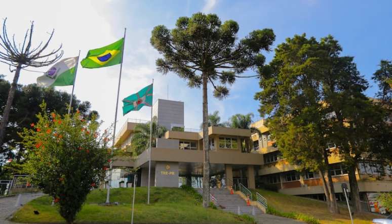 Fachada do Tribunal Regional Eleitoral do Paraná (TRE-PR). Corte julgará Sérgio Moro a partir do dia 1º de abril