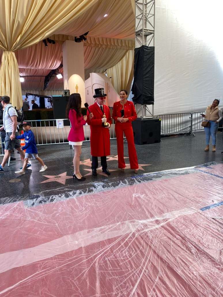 Televis&atilde;o mexicana faz transmiss&atilde;o ao vivo pr&oacute;ximo do tapete vermelho