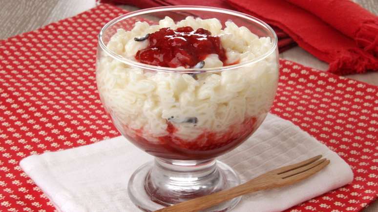 Arroz-doce com calda de goiabada &ndash; Foto: Stela Handa