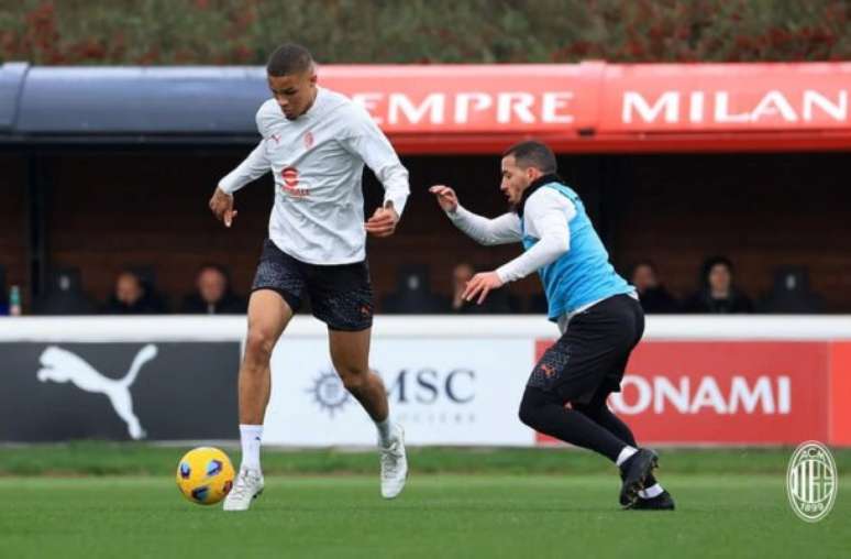 Alberto Pizzoli/AFP via Getty Images - Legenda: Rafael Leão está suspenso e não encara o Empoli