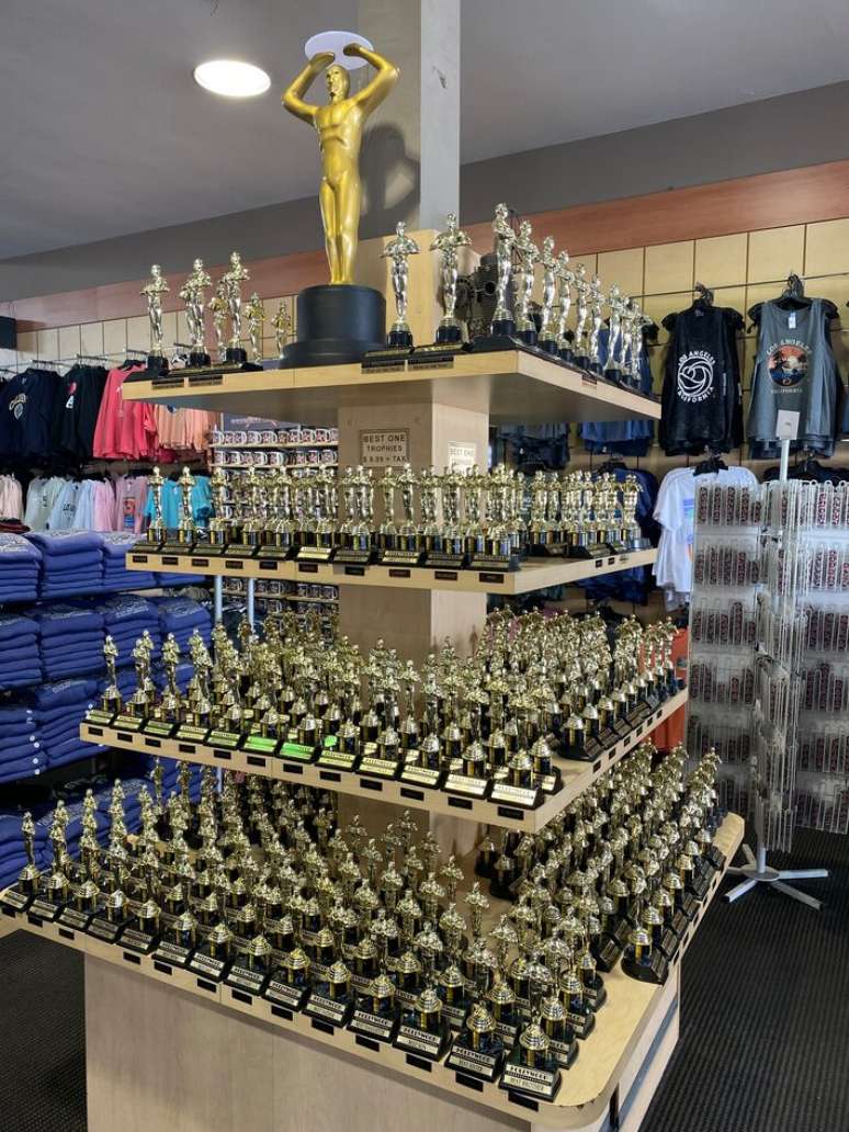 R&eacute;plicas de tamanhos variados s&atilde;o vendidas em lojas de souvernirs