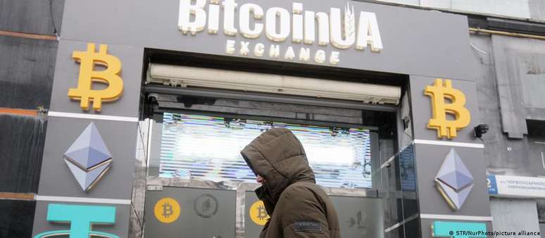 Em 2022, Bitcoin caiu para menos de 20 mil dólares 