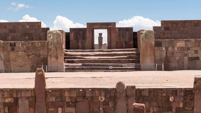 As construções de Tiwanaku foram feitas com blocos de pedra de até 130 toneladas