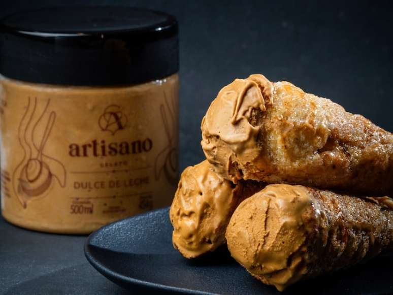 Cone de palmier recheado de gelato de doce de leite da Artisano