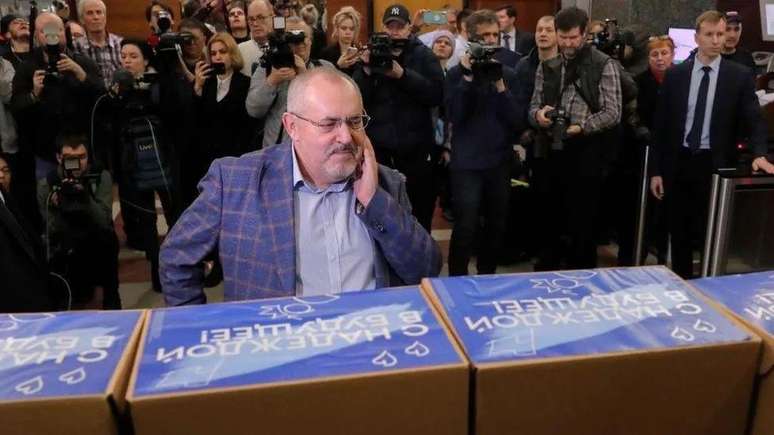 Boris Nadezhdin, crítico da guerra na Ucrânia, luta para garantir seu nome na cédula de votação. Após ter tido sua candidatura rejeitada, ele anunciou que pretende levar o caso à Suprema Corte do país