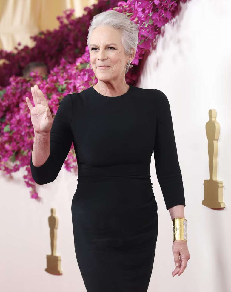 Jamie Lee Curtis vai de all black ao Oscar 2024