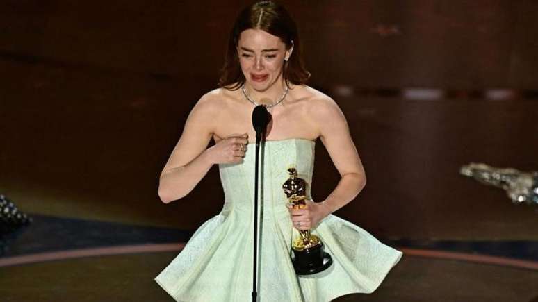 Emma Stone, estrela de Pobres Criaturas, ganhou seu segundo Oscar de melhor atriz — em 2017, ela foi premiada por sua atuação em La La Land - Cantando estações