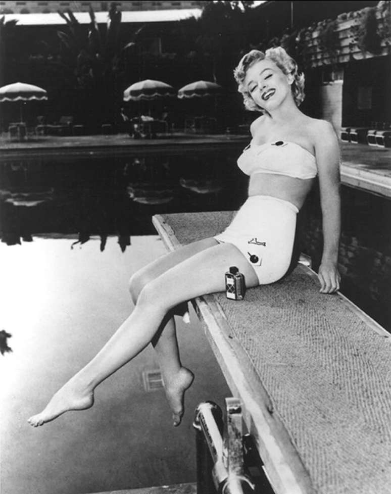 Marilyn Monroe na piscina do hotel - (Arquivo/Hollywood Roosevelt Hotel)