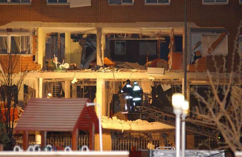 Uma explosão ocorreu depois que vários jihadistas foram sido cercados pela polícia num edifício nos arredores de Madrid