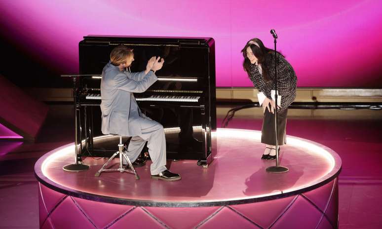 Finneas aplaude a irm&atilde; Billie Eilish no Oscar 2024
