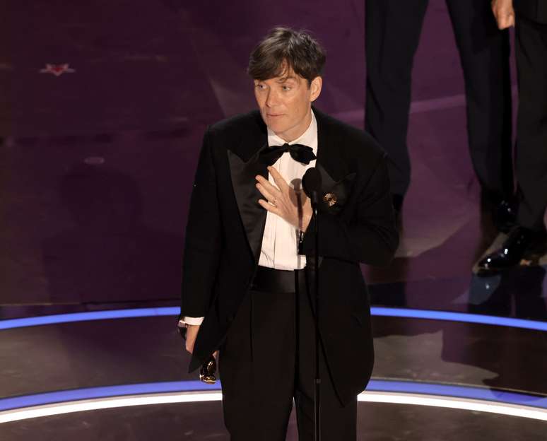 Cillian Murphy leva o Oscar de melhor ator por sua atuação em Oppenheimer