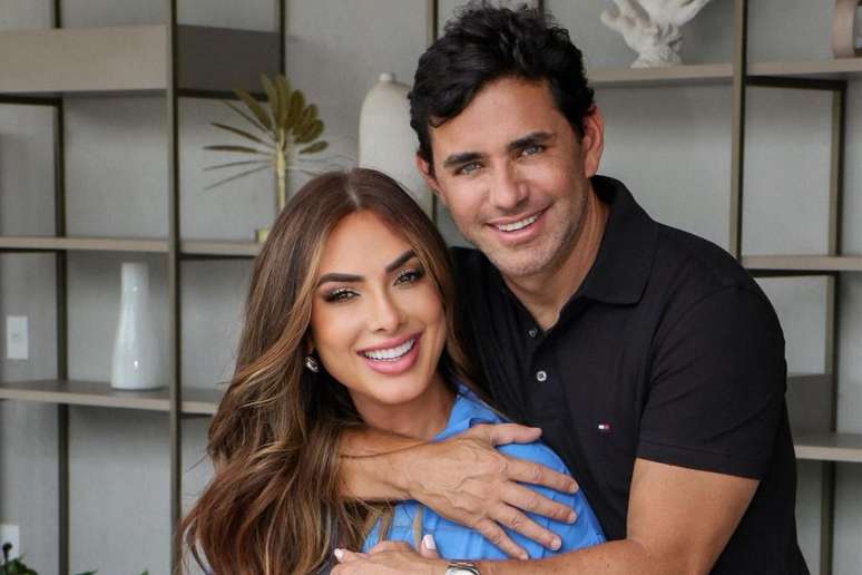 Nicole Bahls anunciou novamente que chegou ao fim seu namoro com Marcelo Viana