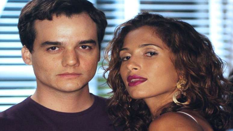 Wagner Moura e Camila Pitanga em 'Paraíso Tropical'.