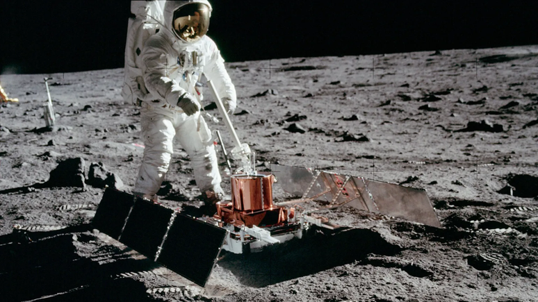 Experimento instalado na superfície da Lua durante a Apollo 11 para detectar lunamotos (Imagem: Reprodução/NASA)