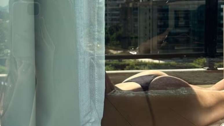 Buba in ‘Renascer’, Gabriela Medeiros raises her butt on a sunny day