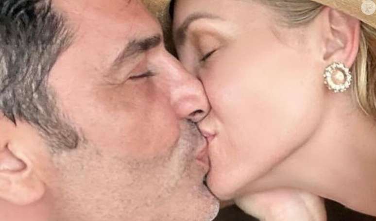 Com foto de beijo, Ana Hickmann faz primeira declaração pública a Edu Guedes: 'Nova chance de viver as coisas mais lindas'.