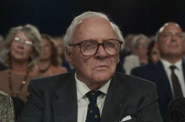 Anthony Hopkins como Nicholas Winton em 'Uma Vida'.