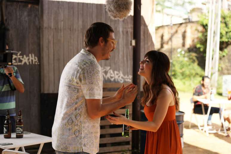 Em &lsquo;Evid&ecirc;ncias do amor&rsquo;, Marco Ant&ocirc;nio e Laura se apaixonam ap&oacute;s cantar a m&uacute;sica Evid&ecirc;ncias no karaok&ecirc; 