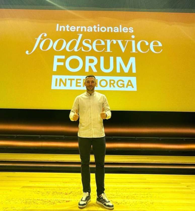 Experi&ecirc;ncia com restaurantes levou Podolski a palestrar no INTERNOGA, principal feira global de hot&eacute;is, restaurantes, padarias e confeitarias.