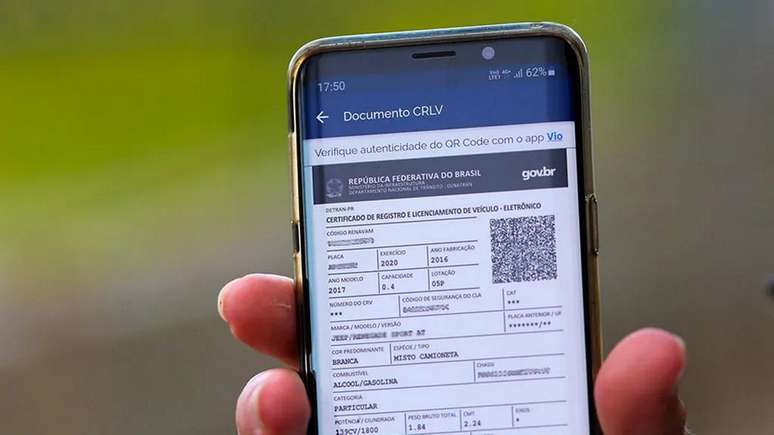 CRLV digital é obrigatório para transferência de veículos via app do Poupatempo (Imagem: Divulgação/Detran-PR)