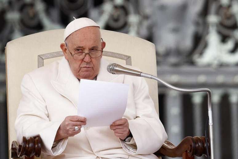 Papa Francisco durante audiência geral semanal na Praça São Pedro, no Vaticano
13/03/2024 REUTERS/Guglielmo Mangiapane