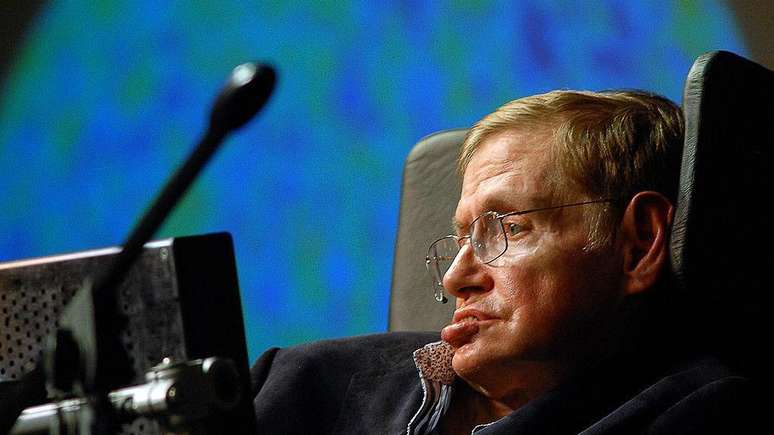 Hawking analisou os gravíssimos problemas que a humanidade enfrenta