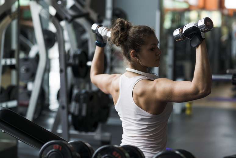 Veja qual a importância de trabalhar a região do ombro no treino